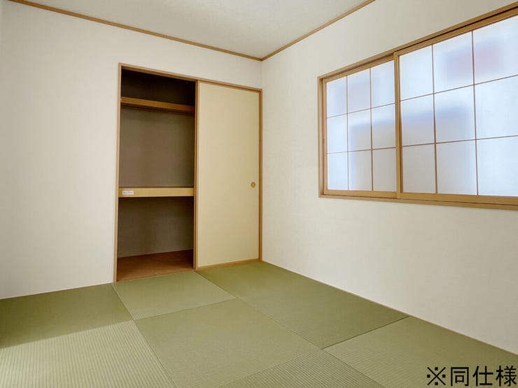 ※同仕様
◎現地案内予約受付中!◎
お子様のお昼寝場所や家事スペース、客間としてなど多用途に使える4.5帖の洋風和室♪