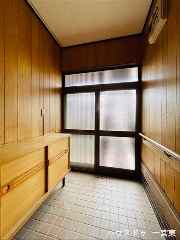 棚型のシューズボックスです。小物を飾るスペースがあります。季節ごとに小物を変えたりとアレンジ次第でさらにオシャレな玄関になります!