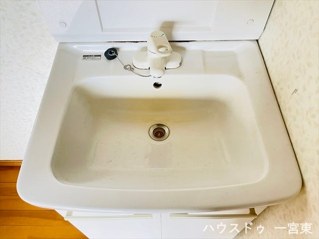 ≪洗面ボウル≫洗面台には収納もしっかりついていますので、洗剤やシャンプーなどのストックもできます。