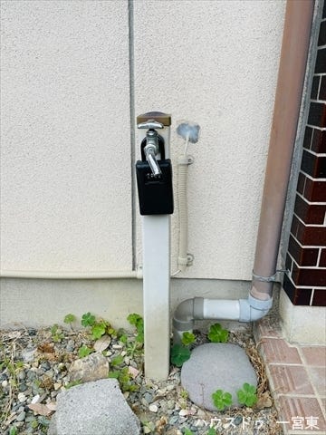 ≪立水栓≫外水道は何かと便利です。お花や庭掃除の際に活躍します。