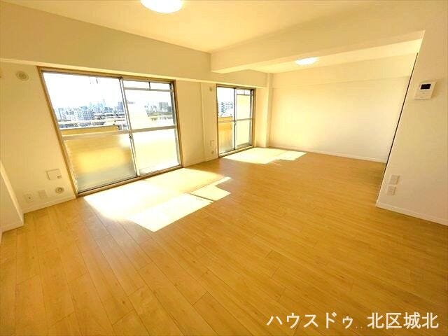 マンション南側エントランスです。