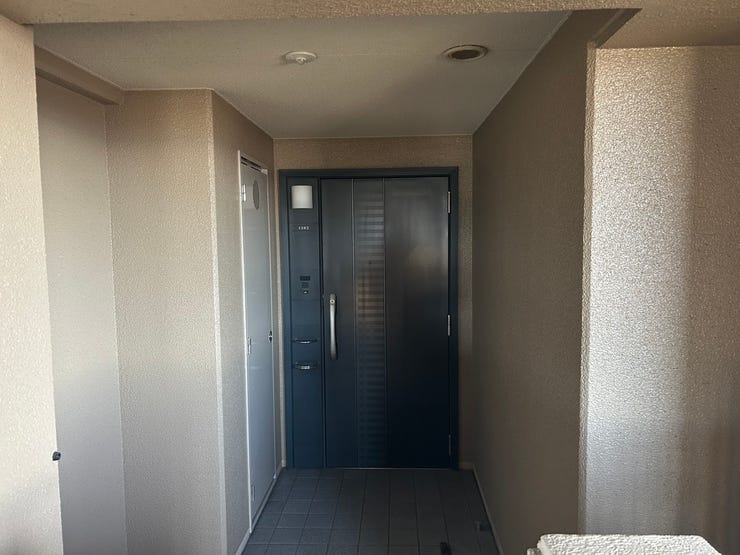 重厚なエントランスで高級感がありますね。