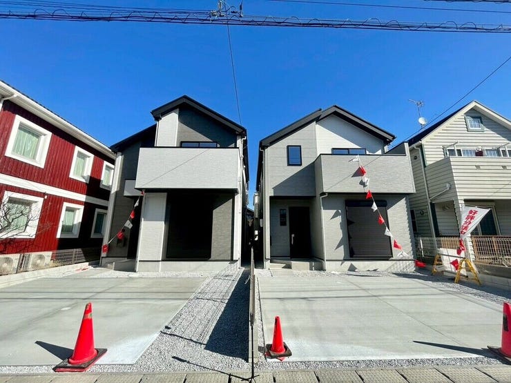 【Exterior】スタイリッシュな外観。周囲に調和する落ち着いた佇まいが魅力です。