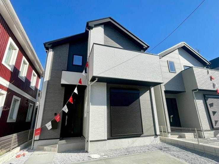 【Exterior】落ち着きのあるシンプルな外観で、長く愛せる住まいに仕上がっています。