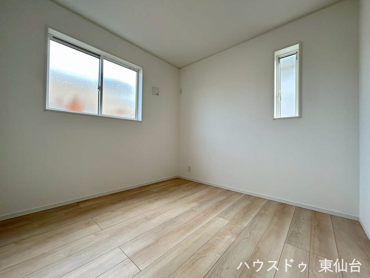 2面採光で日差したっぷりの洋室、書斎や子供部屋にピッタリです。