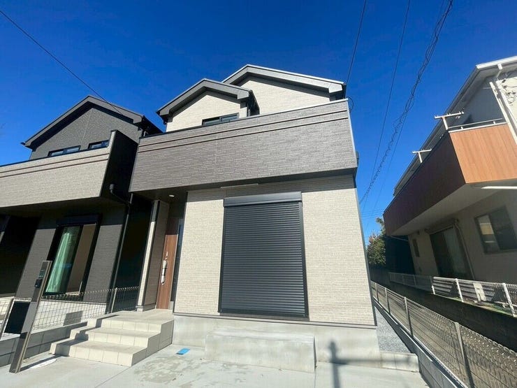 【Exterior】 洗練されたデザインの外観は、どこから見ても美しい佇まいです。