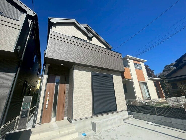 【Exterior】 洗練されたデザインの外観は、どこから見ても美しい佇まいです。