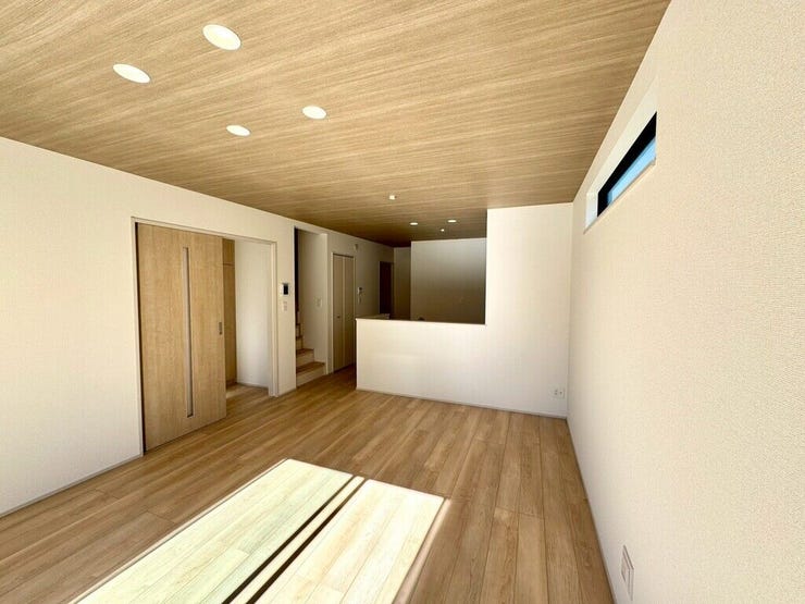 【Living】広さと明るさにこだわったリビング。家族とのコミュニケーションが弾む空間です。