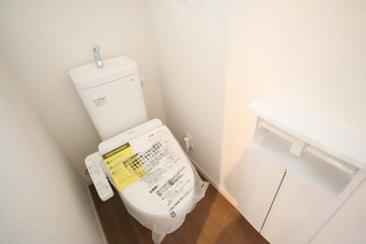 ◇トイレ◇ 同仕様
1階2階とも温水洗浄便座♪
便座が暖かく、冬でも快適です♪