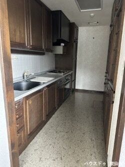 奥行きのあるキッチンで、収納もたくさんあるので助かりますよね!