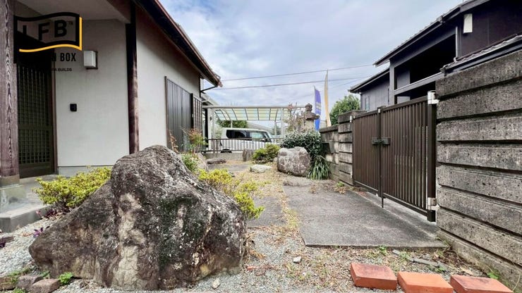 階段のダウンライト付き