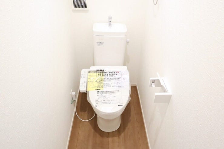 ◇トイレ◇ 同仕様
1階2階とも温水洗浄便座♪
便座が暖かく、冬でも快適です♪