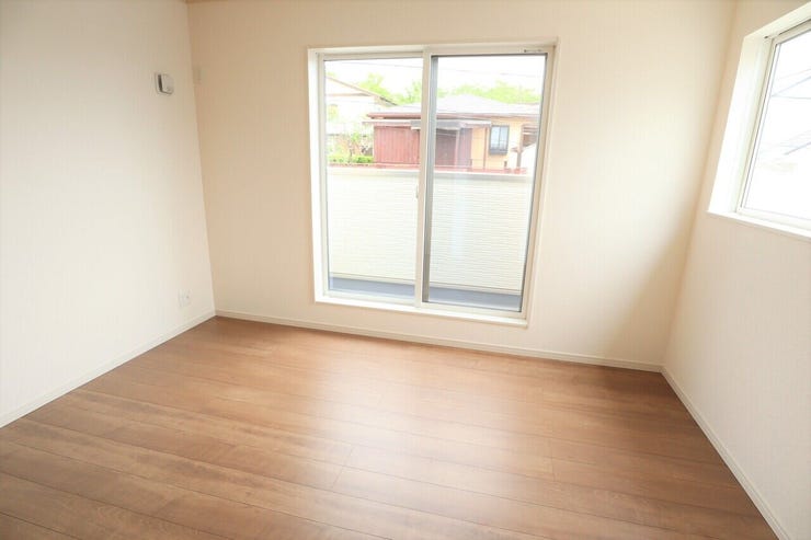 ◇洋室◇ 同仕様
2面採光のお部屋は明るく風通しが良いです♪
収納もしっかり出来ますよ!