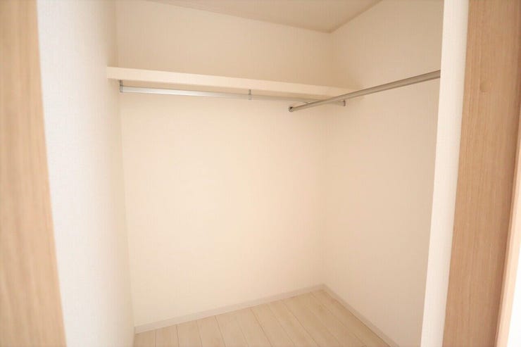 ◇ウォークインクローゼット◇ 同仕様
季節物のお洋服などしっかり収納できます♪旅行鞄などかさばる収納もすっきり片付きますね♪