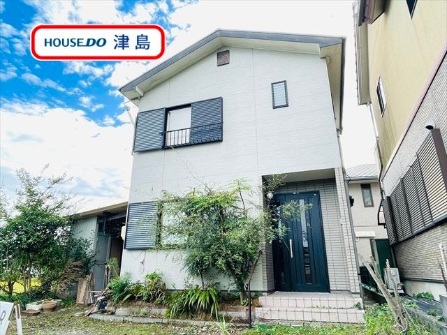 【外観】
市江小学校・佐屋中学校エリアに建つ、2002年2月築の3LDK中古一戸建てです。角地のため明るく開放的です。名鉄尾西線五ノ三駅まで徒歩6分、通勤通学に便利です。