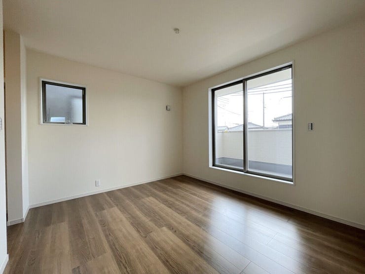 ◇洋室◇ 同仕様
2面採光のお部屋は明るく風通しが良いです♪
収納もしっかり出来ますよ!