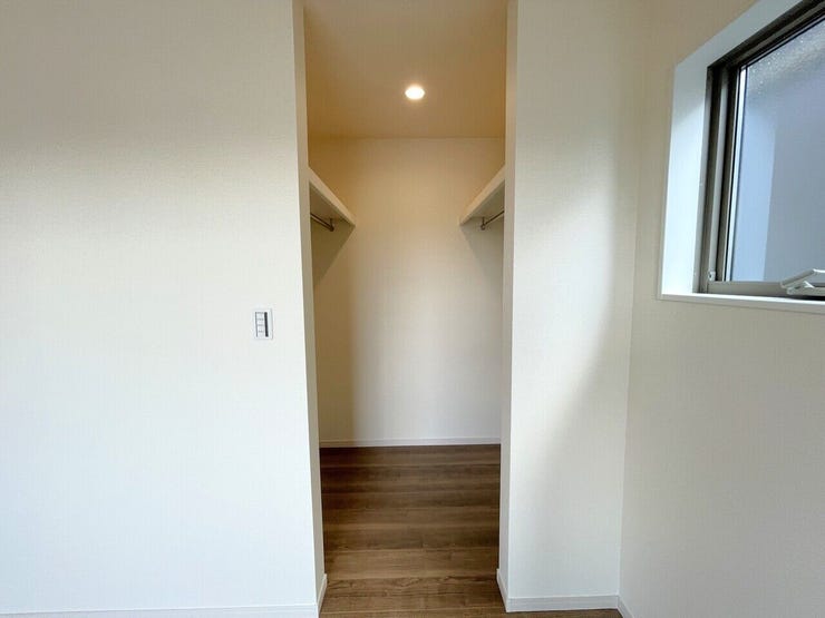 ◇ウォークインクローゼット◇ 同仕様
季節物のお洋服などしっかり収納できます♪旅行鞄などかさばる収納もすっきり片付きますね♪