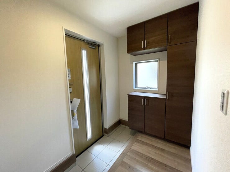 ◇玄関◇ 同仕様
シューズボックス付きの玄関♪
玄関がスッキリとお使いいただけます♪