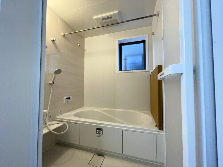 ◇浴室◇ 同仕様
一坪サイズの浴室で足が伸ばせて快適です♪
浴室暖房乾燥機付で、雨の日でも洗濯物が乾かせます♪