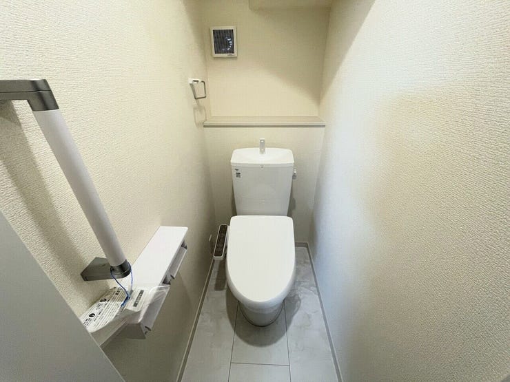 ◇トイレ◇ 同仕様
1階2階とも温水洗浄便座♪
便座が暖かく、冬でも快適です♪