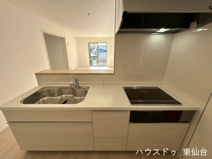 キッチンを正面から撮影しました、イメージを掴んでください。