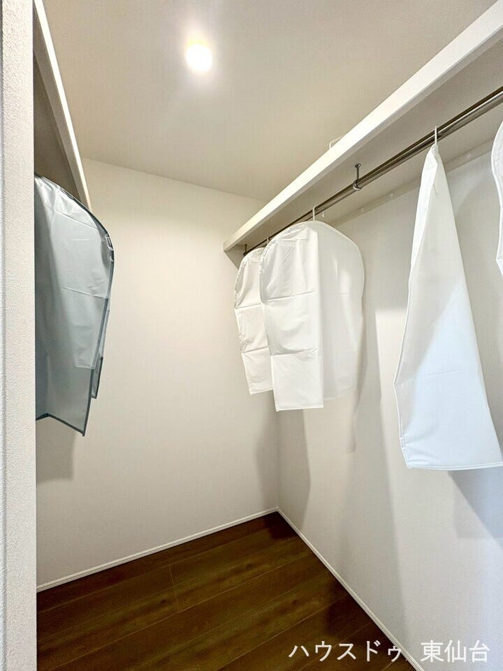 “しまう”だけでなく、“整える”ことまで考えられた設計。空間にゆとりが生まれ、暮らしの質が自然と高まります。