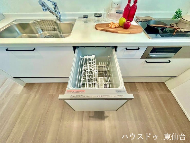 寝る前に食洗器のスイッチを押すだけ、朝起きたら食器がきれいに!忙しい日々に頼れる存在です。