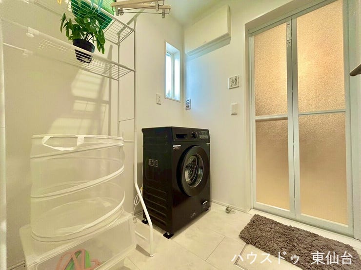 白を基調とした、シンプルながらも落ち着くデザイン。