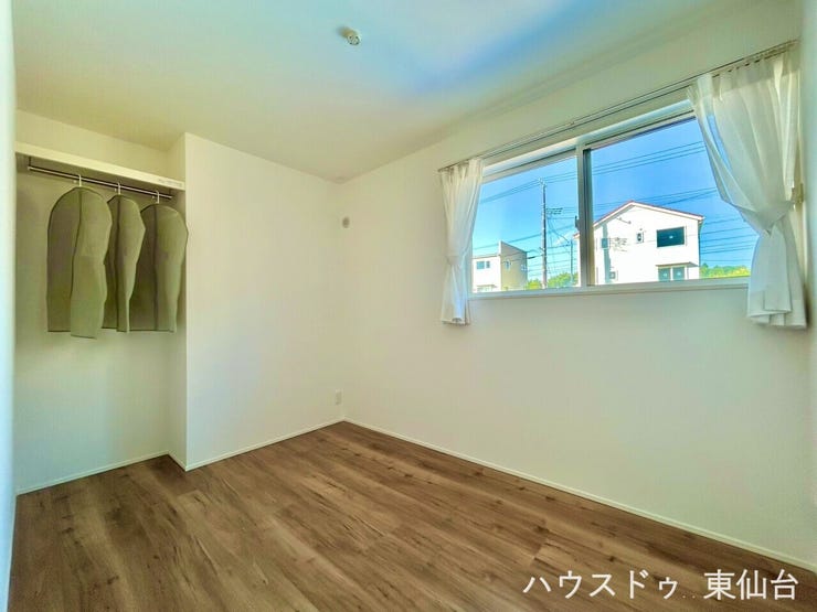 使いやすさと見た目の美しさを両立したオープンクローゼット