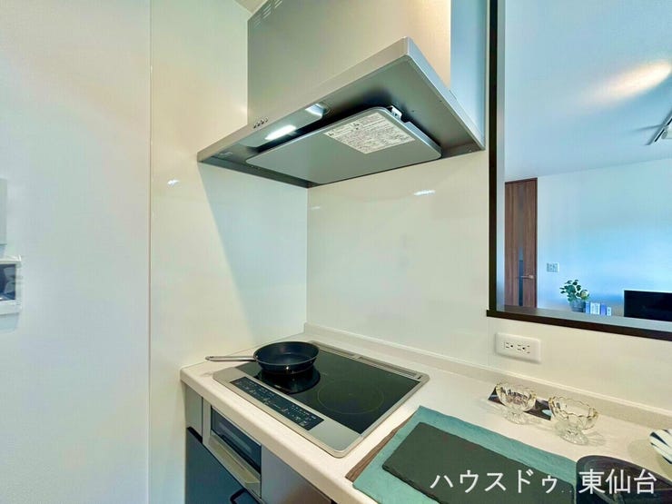 火を使わずに調理ができるIHクッキングヒーターは小さなお子様ご高齢の方がいるご家庭にも安心。