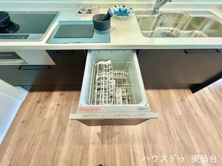 寝る前に食洗器のスイッチを押すだけ、朝起きたら食器がきれいに!忙しい日々に頼れる存在です。