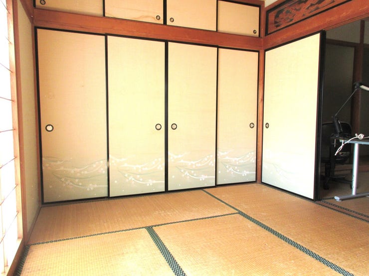 ◆1階西側6帖和室 客間としても家族のくつろぎの部屋としても、使い方いろいろです!フローリングの良さとはまた違う良さが畳にはありますね◎