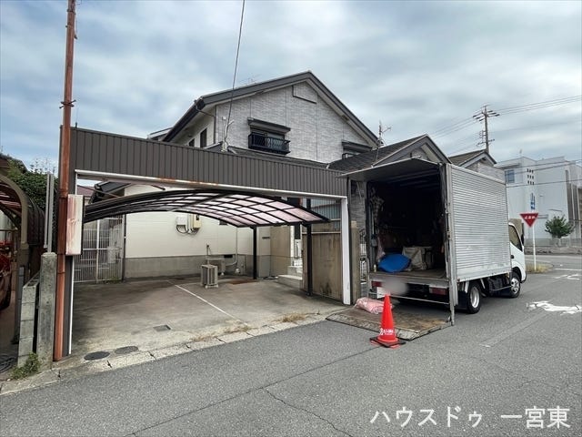 更地渡しになります。建築条件なしの土地なので、お好きなメーカーが選べて自分好みのお家が作れます。