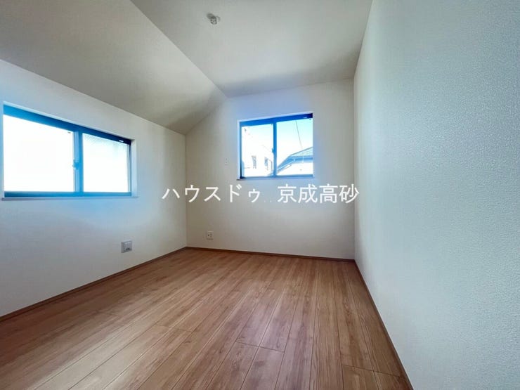 お子様の成長と共に「住まい方」も変化していきます。居室にはクローゼットを完備し、自由度の高い家具の配置が叶うシンプルな空間です。