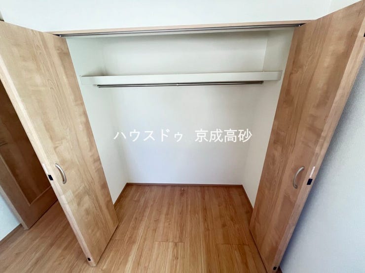 大型のクローゼットです!
これだけの収納力があれば部屋もスッキリ保てますよ!