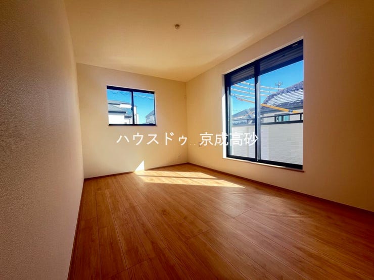 リビングで楽しく過ごした後はゆっくりくつろぐ時間を満喫できます。過ぎ行く時間をゆったりと感じることができる落ちついたプライベートルーム。静かな環境でリラックスタイムを愉しんで。