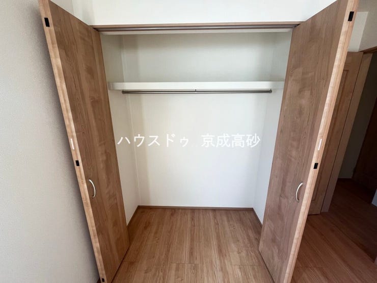 大型のクローゼットです!
これだけの収納力があれば部屋もスッキリ保てますよ!