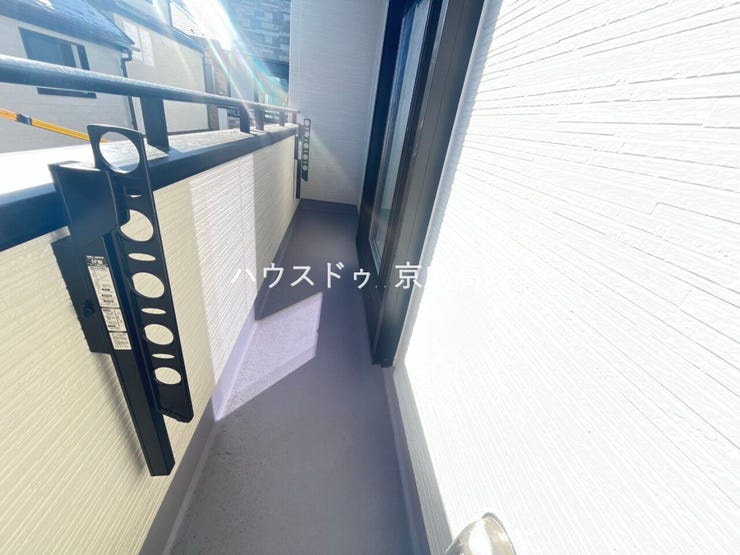 南向きバルコニーで陽当り良好です。大量のお洗濯物でも安心ですね。
