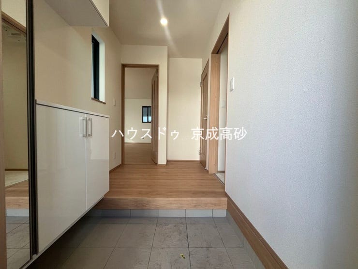 お家に出会う人々を出迎える玄関だからこそ、広々清潔感あふれる空間にしたいですね!