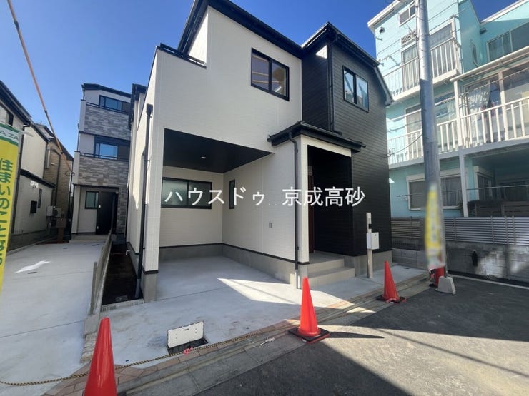 シンプルモダンな外観が魅力です。飽きのこないデザインが特徴で、どんなインテリアにもマッチし、周辺の街並みにも自然と溶け込みます。