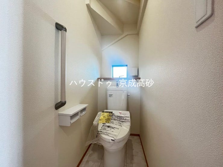 トイレは2か所ございますので、朝の込み合う時間帯も安心です!
来客時にも気兼ねなくご使用いただけます。