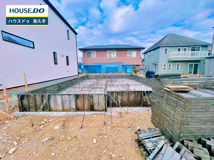 【外観】
お住まい購入に向けての『質問』・『疑問』。具体的に何を準備をして進めたらいいのか?些細な事でも何でも質問して下さい。安心してお住まいが購入出来るようサポート致します!