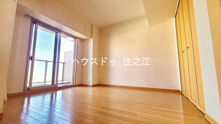 掃き出し窓なので、より多くの採光や通風を感じられる居室です♪