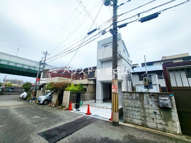 ★ガレージに物置等を設置して収納庫にするのもいいですね♪