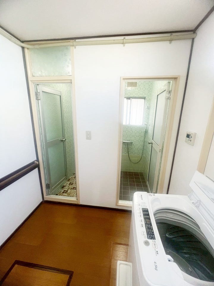 【全室フローリング】小学校まで徒歩約5分♪IHクッキングヒーター♪温水洗浄便座♪閑静な住宅街♪