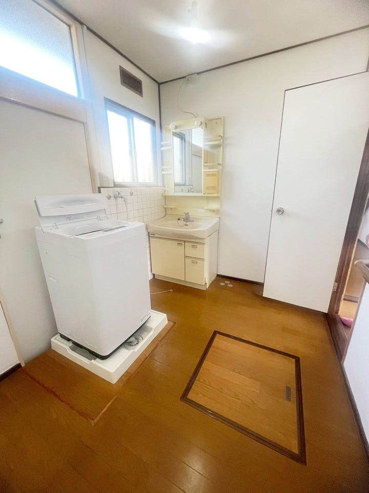 【全室フローリング】小学校まで徒歩約5分♪IHクッキングヒーター♪温水洗浄便座♪閑静な住宅街♪