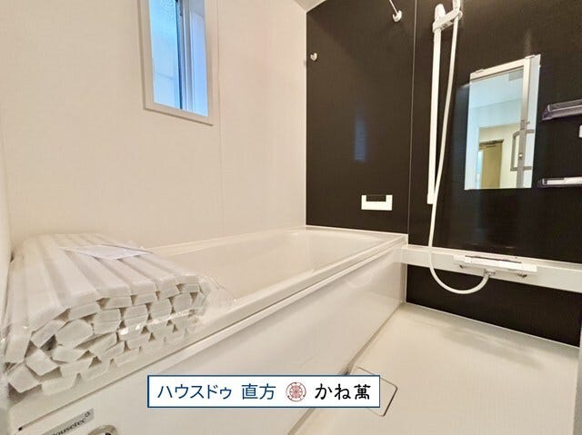 一坪タイプの追い焚き機能付き浴室。浴室乾燥暖房付きでヒートショック予防に効果的!