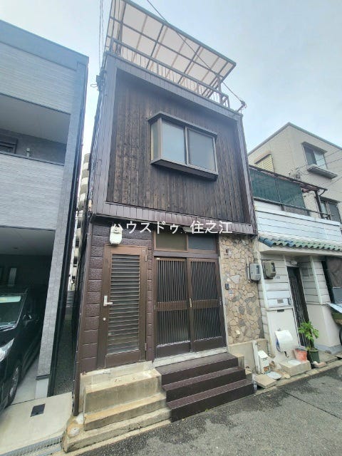 ★玄関廻りは若干スペースがございますので物置スペースとしてもご利用頂けます♪