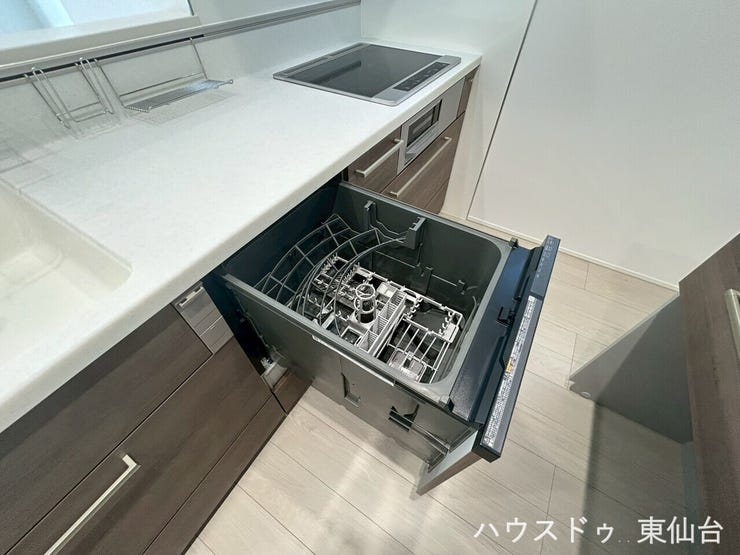 食洗器のすぐ後ろにカップボードがあるのでそのあともラクラク!