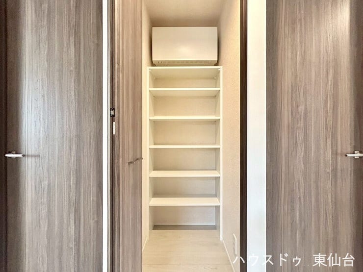 ブレーカーを隠すついでの技あり収納です♪